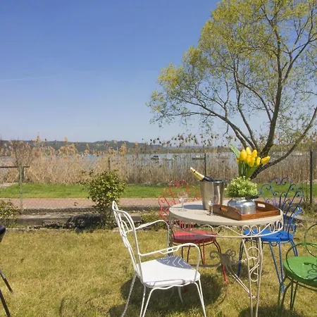 Glisente Sleeps 4 Apartment Dormelletto